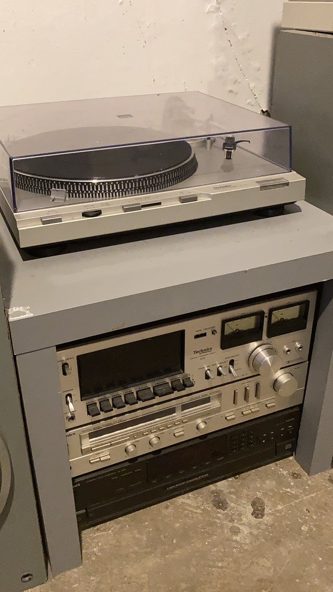 reeffrequent's tweet photo. @LuckyInToledo Definitely! This looks a lot like my technics deck https://t.co/jAhqxZvTDC