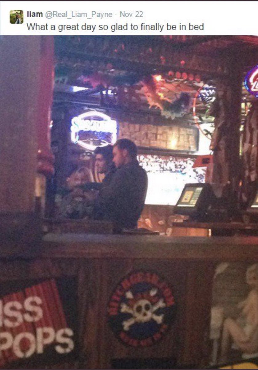 ziamthinker's tweet photo. Liam hanging out with his mom &amp; Zayn :(<3 https://t.co/PNZGSgY7x3