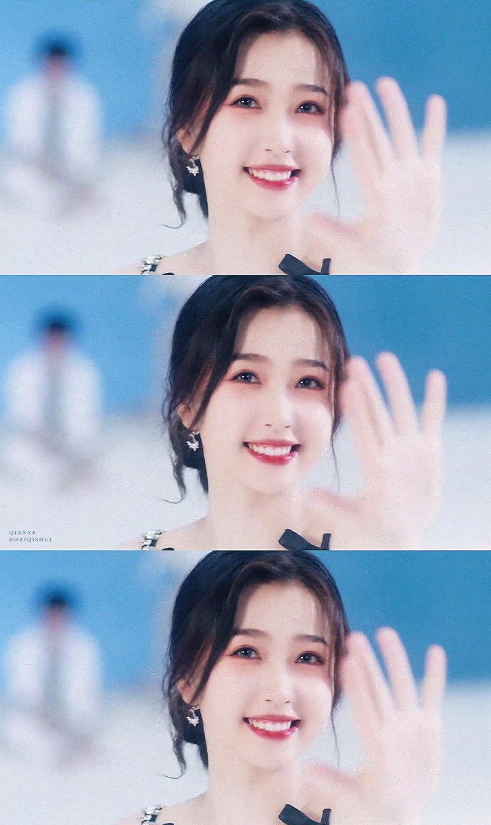 kpkapongii's tweet photo. จบการศึกษา อย่าเป็นทางการ 🎓
จากลา..เพื่อเริ่มต้นใหม่ ❤️
#Estheryu #YuShuXin
#yushuxingraduation
#SayGoodbyeToTHE9 https://t.co/mxGCiBhVss