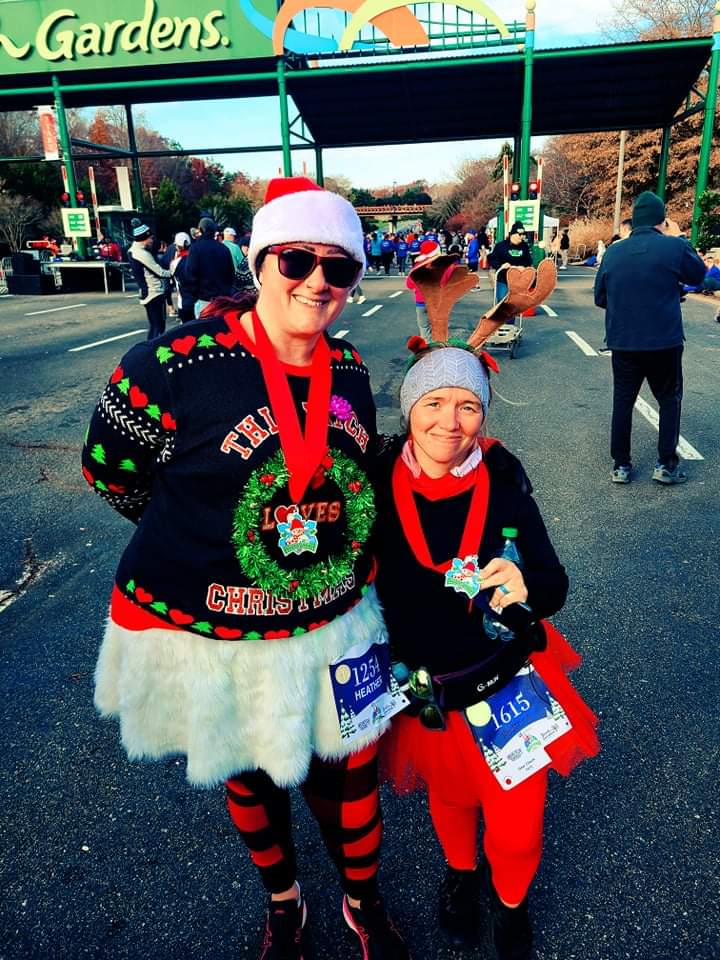 MrsRobbins24's tweet image. Sunday self-care, 8k Christmas town dash at Busch gardens with my bestie. PR for the race #demhills now a well earned nap!