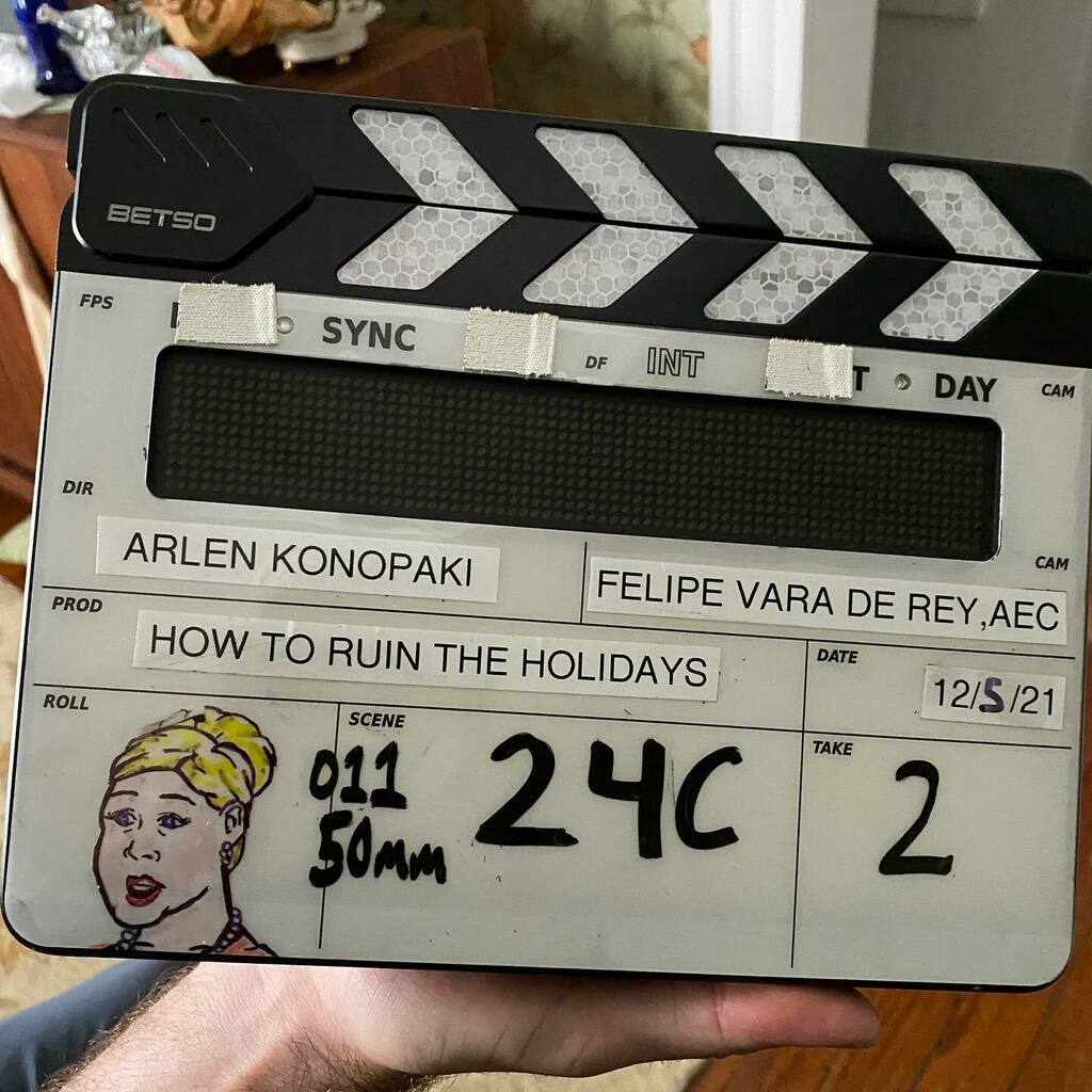 RuinTheHolidays's tweet photo. Say 4 of shooting! #shitsnacks for everyone! 😂 #pampoovy #archer #indiefilmmaking #setlife 📷 @sissy_rocks https://t.co/G21hSQvM5N https://t.co/6gh026jmzu