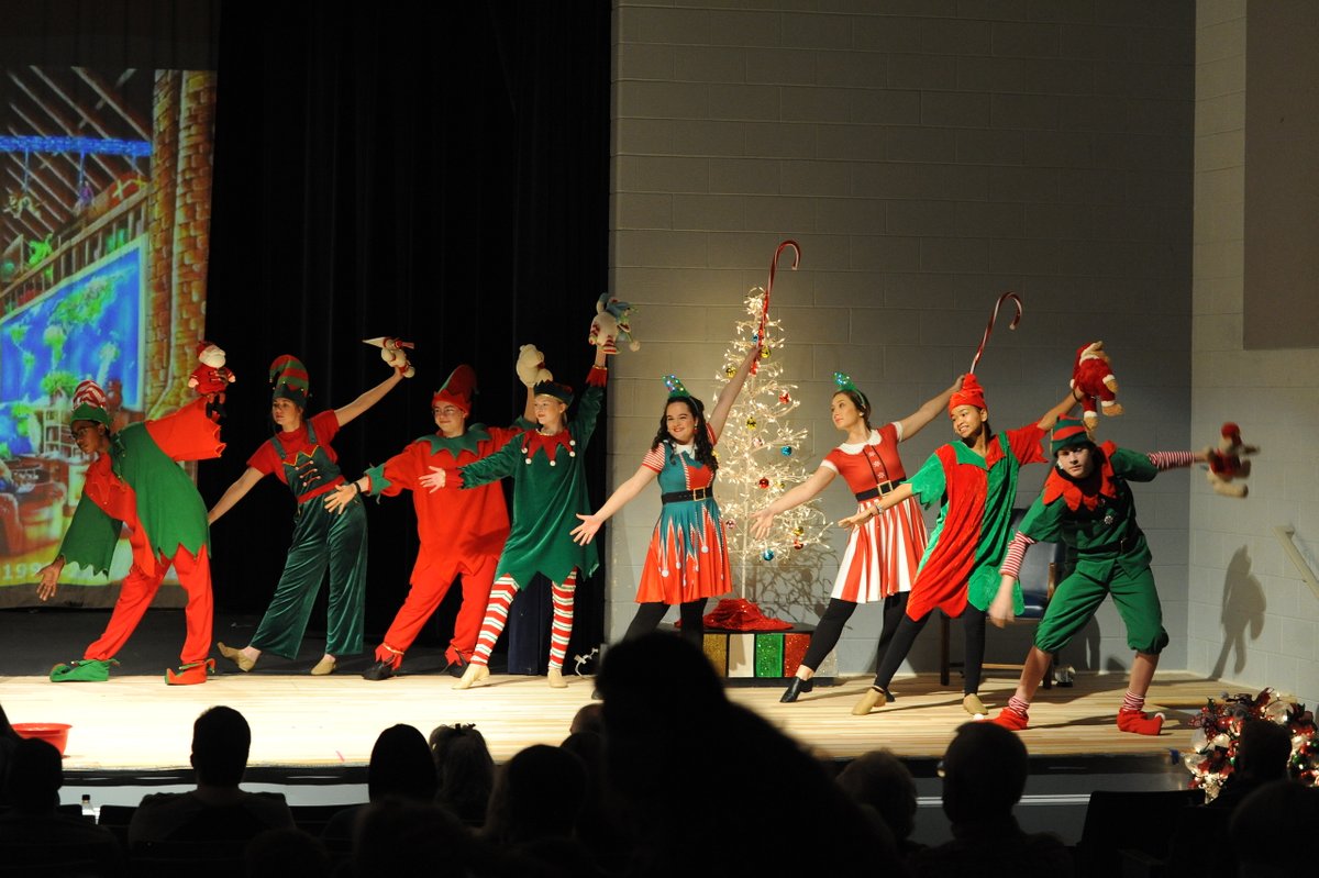 carlislechiefs's tweet photo. Carlisle School's Upper School students presented "Elf Jr." this weekend! These students shine on the stage! #CarlisleRisesAbove #WinterMusical #PerformingArts 🎄🎅🏻📸: Scott Norman https://t.co/Qx1gh04JBT
