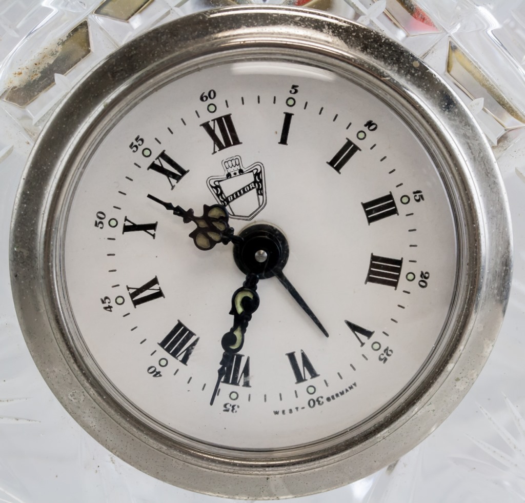 888auctions's tweet photo. Belfor German Crystal Wind Up Clock
(Bidding starts at $1 - Auction Date: December 9th, 2021)
View item at: https://t.co/5gzSTP6yNL
#clocks #clock #antiqueclock #vintageclock #clockcollection #clockcollectors #clockart #clockdesign #Belfor #Belforclocks #Germanclocks https://t.co/52tVu2nnmF
