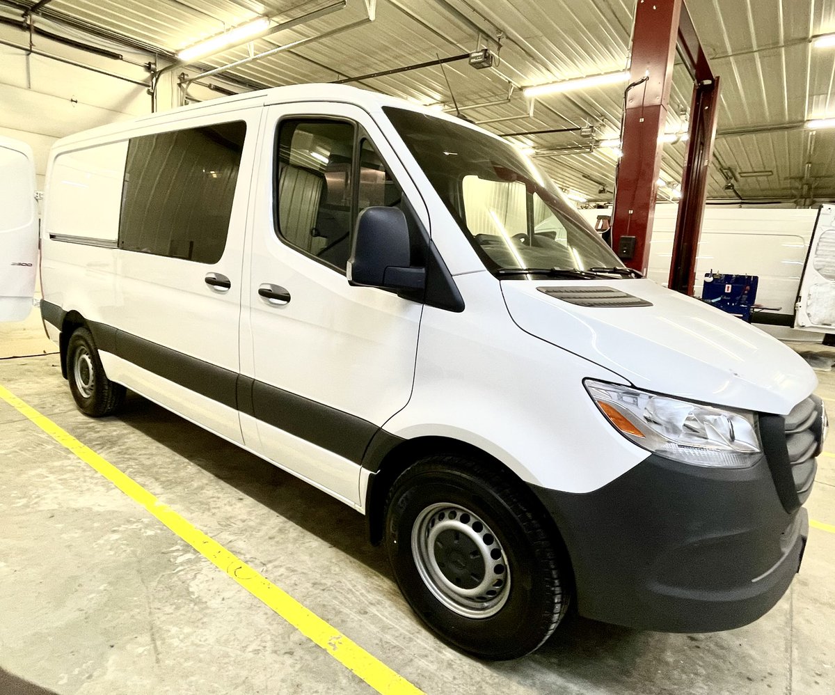 MobileColdSol's tweet image. Another 2021 @MBvansUSA Sprinter upfit with @RangerDesignInc components &amp;amp; a sliding door window. A contoured aluminum safety partition with window, shelving units with adjustable dividers, locker storage unit, locking shelving doors, partskeeper cases, bottle rack, and hook.