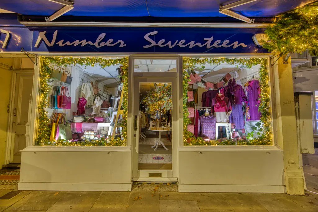 Today's epic window is by Number Seventeen. 
#ChristmasInDawlish