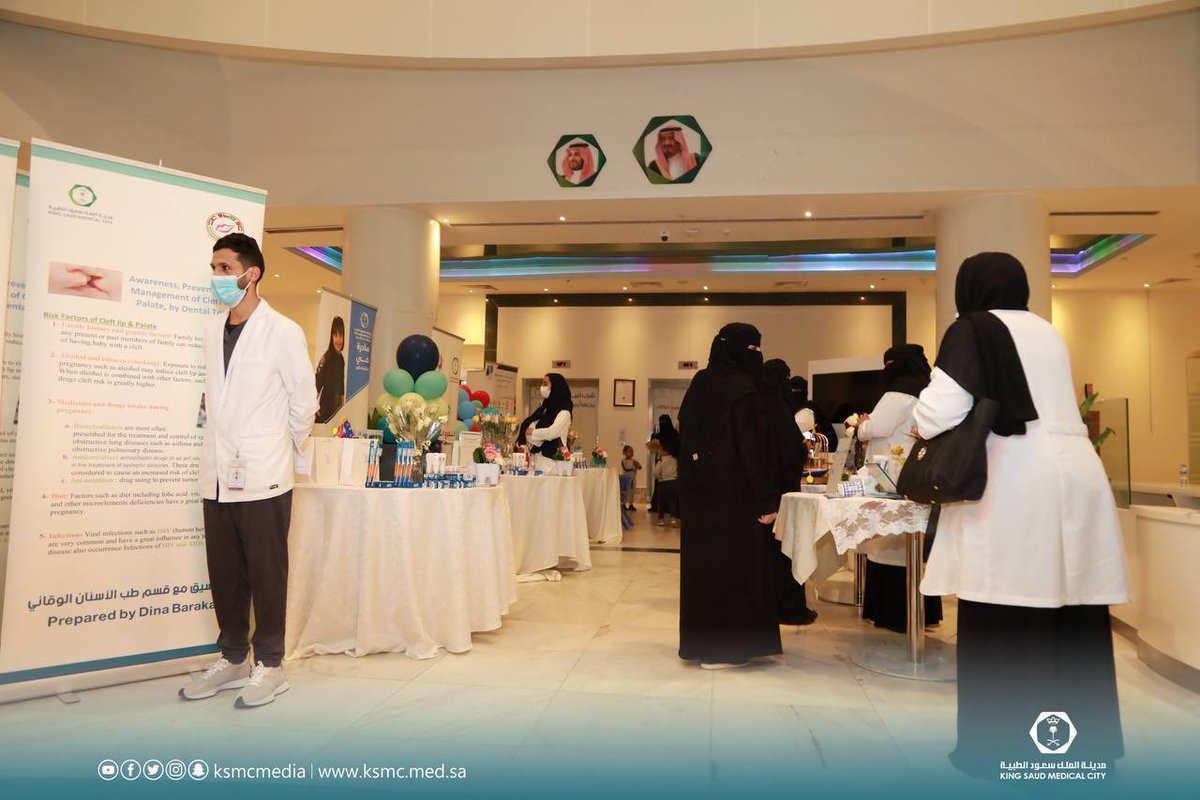 ksmcmedia's tweet photo. إقامة فعالية وأنشطة #اليوم_العالمي_للتطوع في #مدينة_الملك_سعود_الطبية بمشاركة عدد من العيادات التي قدمات خدمات صحية للمراجعين بمبادرات متنوعة، بحضور المدير العام التنفيذي د.أحمد العنزي، والمدير الطبي للمستشفى العام د.وائل البلوي، بالتعاون مع @MakaremOrg https://t.co/FJgpFKIBRx