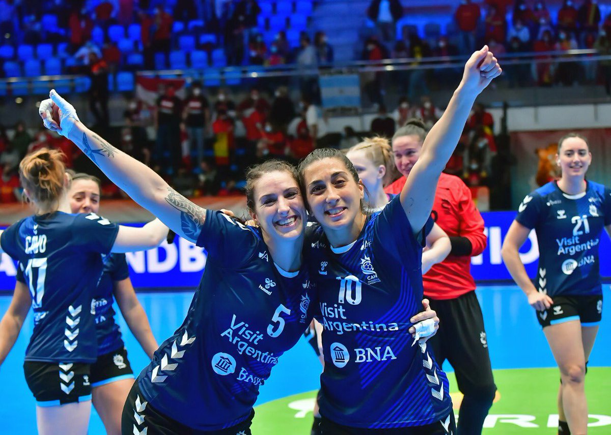 ❗️ <a href="/maanupi/">Manu Pizzo</a>: 11 años en la Selección 🇦🇷, 159 partidos, 6 Mundiales y 1 Juego Olímpico

❗️ <a href="/LuuZurda/">Luciana Mendoza</a>: 12 años en la Selección 🇦🇷, 183 partidos, 7 Mundiales y 1 Juego Olímpico

⚠️ Logró desbloqueado: ¡1 victoria 🆚 europeo en Mundiales! ¡Como para no mostrar esas sonrisas!