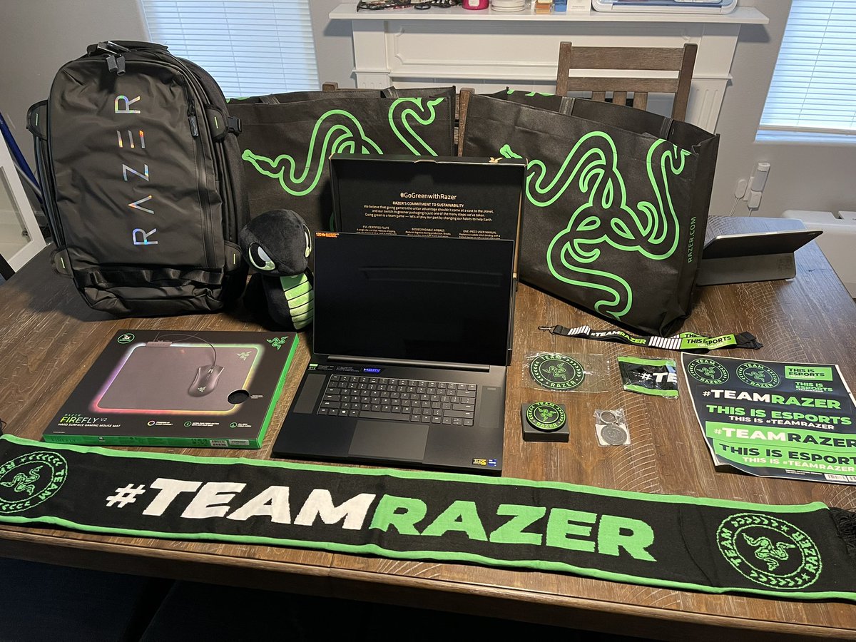 Silent_Snake76's tweet photo. @minliangtan @Razer We had an awesome time!  Bob gave a great opening speech, @majornelson showed his support &amp; @wisalallen kept people entertained in the rain!  Customer service was amazing with Andy helping my wife buy me an early Christmas gift, a Blade Pro 17 4k! 👁 Titan Halo shoes in the wild! https://t.co/WWei2Ayg2q