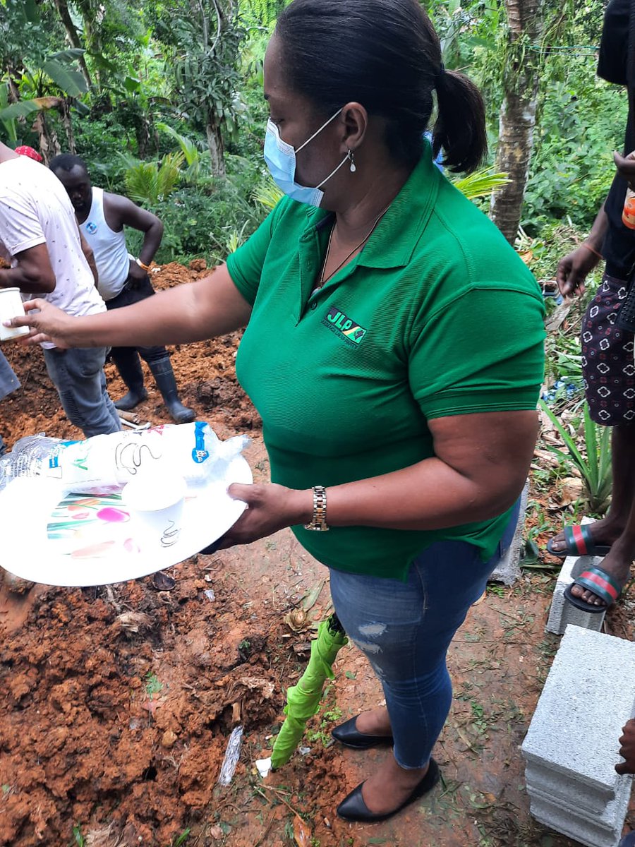 EasternJlp's tweet photo. Always there to help and will always be around.....grave digging it was in Montpelier showing her true colours. Double grave digging for the Riggons family.
#MsBrown
#maverineisalwaysaround
#nextcouncillor
#sandybaydivision
#WeCareForYou
#mountpelier
#easternhanoverja https://t.co/yysL5DsN9f