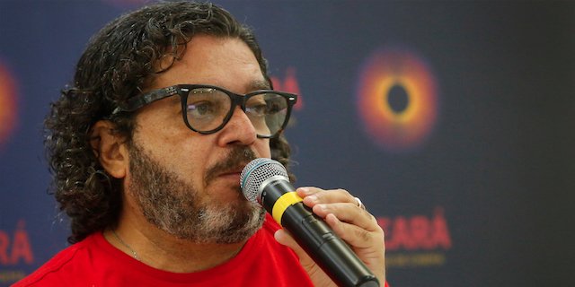 cinevitor's tweet photo. Cine Ceará: dirigido por Émerson Maranhão, o documentário #Transversais foi um dos destaques da Mostra Olhar do Ceará. No dia seguinte à exibição, o diretor participou de um debate e falou sobre censura e parceria com Julia Katharine. Leia aqui: https://t.co/ZswC8pwnce https://t.co/SHQw3OyNYo