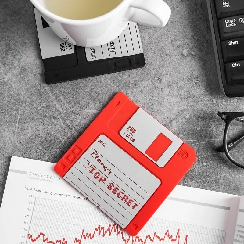 popixdesign's tweet photo. Per i nostalgici un set di 6 #sottobicchieri che replicano alla perfezione i floppy disk da 3,5 pollici.

Replica in scala 1:1

Acquistali online cliccando sul link in #bio
Prezzo 13,90 euro

#popixdesignstore #regalinatale #articolidaregalo #floppy #flo… https://t.co/lX0RQGhPRr https://t.co/ghferFSuEX
