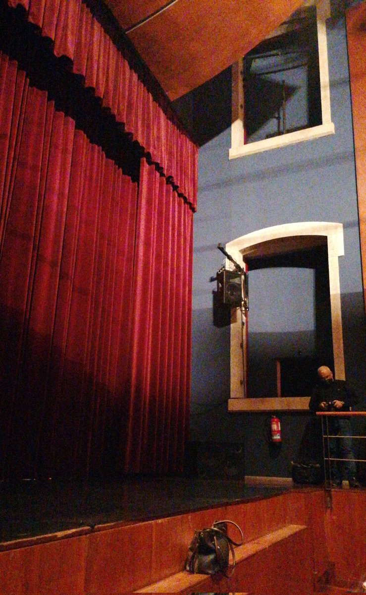o_periferico's tweet photo. Prestes a começar a Gala de Natal do Ballet e Contemporâneo da minha Cucas, de pequenina... 🩰 #InDance  🎶 https://t.co/Kk6TPMqyAb