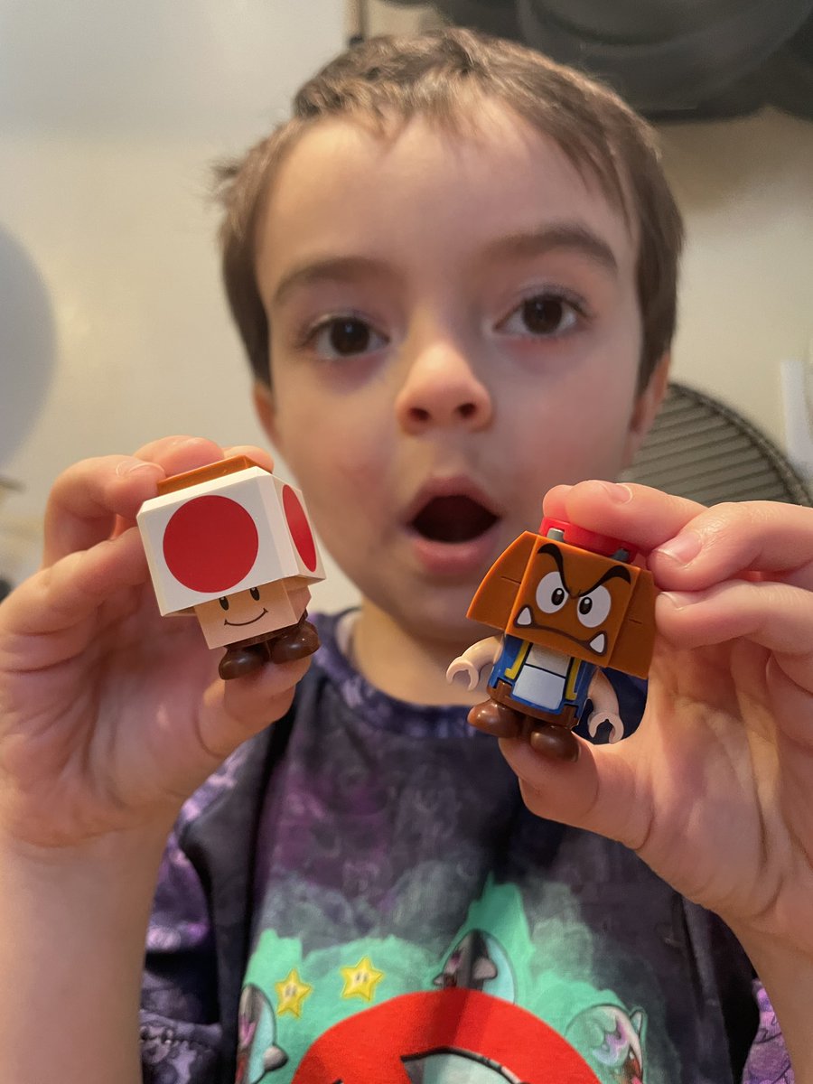 owenquill's tweet photo. #LegoMario #Toad #Goomba #Cursed https://t.co/lRDdY2up32