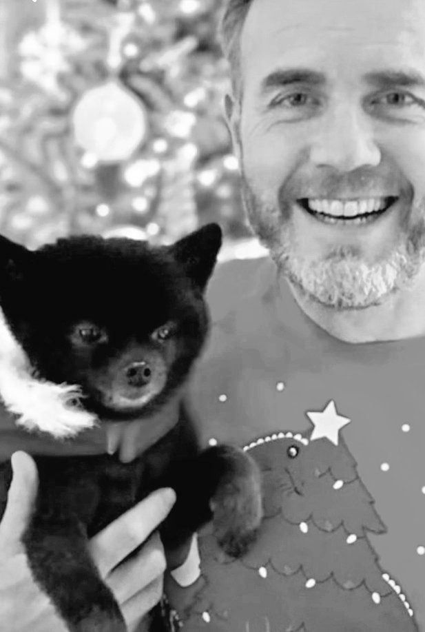 NoeliaORG's tweet photo. @GaryBarlow Almost 2 years waiting to see you and it couldn't be...😔🧫💔Miss you so much...🥺😭hopefully next year. *Fingers crossed*🤞🏻 A follow would make me happy 💟 please?🙏🏻 Love from 🇪🇸 #noconcert #nowine #noparty #fckcovd #GaryBarlow https://t.co/mGVzji7igl