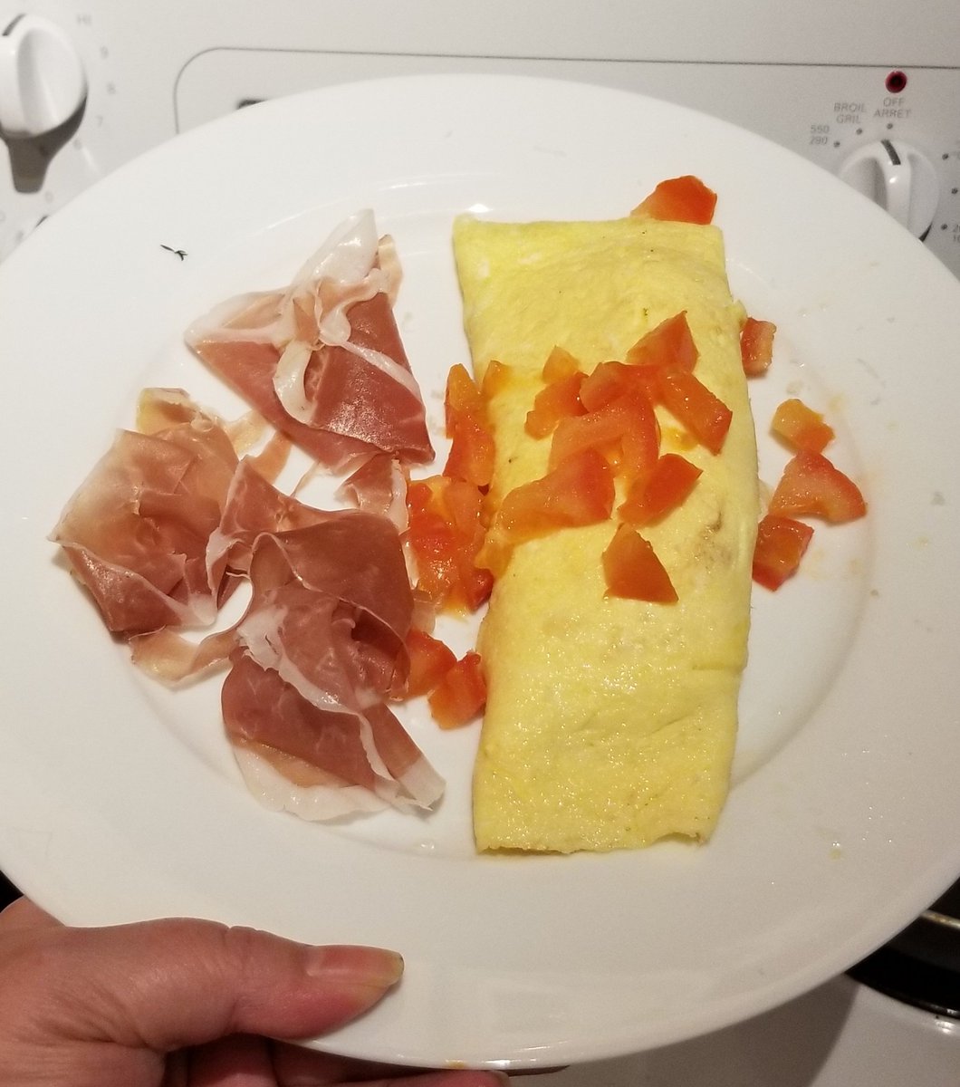 CandiceGregoris's tweet photo. Learning French omelet technique so brace yourself for my endlessly bringing it up. https://t.co/NTNlqLzHSm