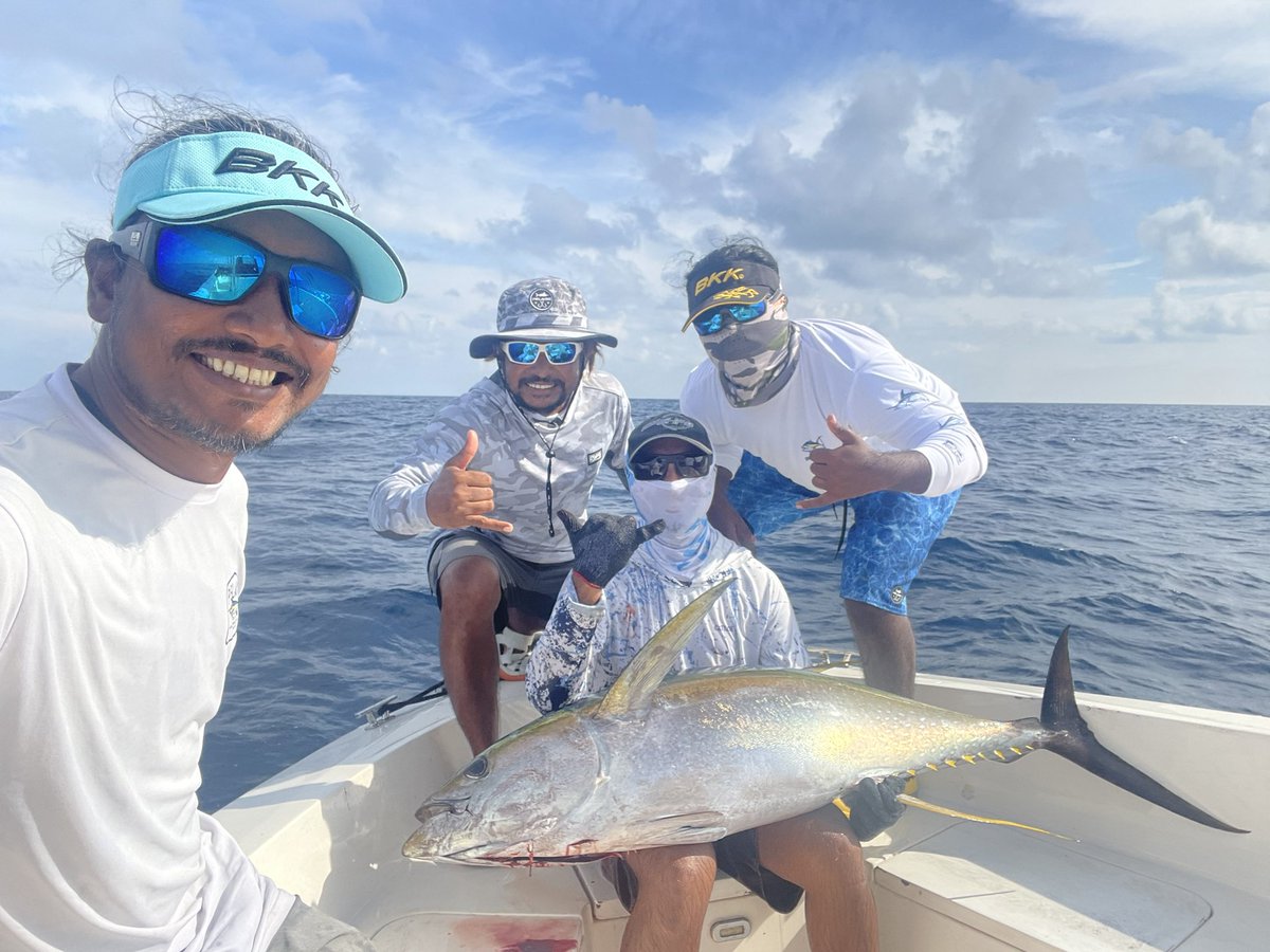 almasveriya's tweet photo. Another day out with the #tunaboys &amp; caught this tuna filled with plastic.This is the 2nd time this year. Keep the trash away from the ocean. If they’re eating plastic so are you 😡 @ZeroWasteMv @parleyforoceans @EPAMaldives @mvplusmedia @Kuzzcor @Gante_02 https://t.co/c3xwYqQwEK
