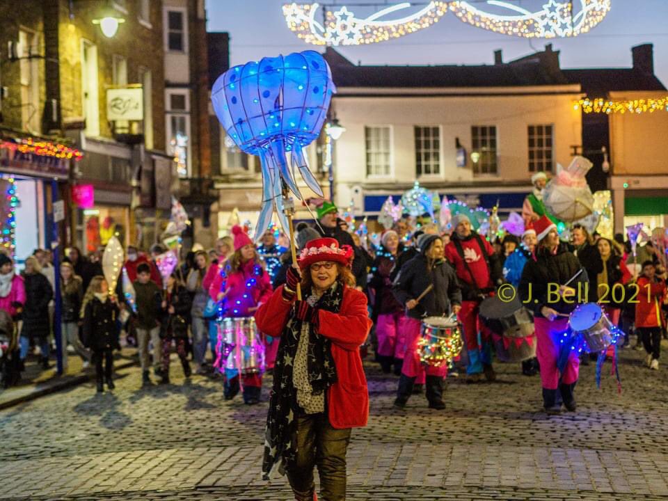 RoseCottageofC's tweet photo. A fab Big Fish Lantern Parade yesterday! Thanks to everyone who took part including the brilliant @SambaPeloMar who led us.  Special thanks to @richardpalmer of @SwaleCouncil who supported workshops in our schools and the parade.
#sheppey #whitstable #Christmas2021 https://t.co/JR0KHeBRqT