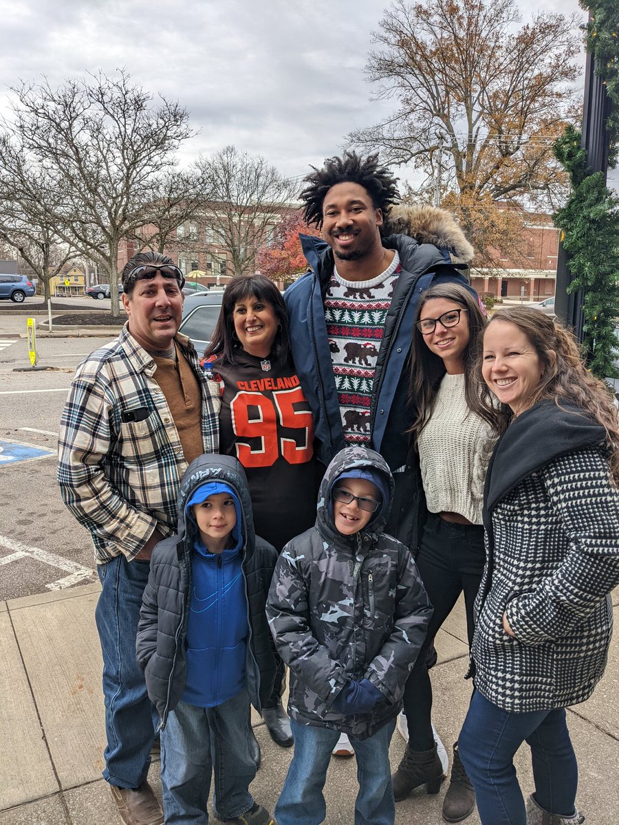 g_naploszek's tweet photo. Thank you @Flash_Garrett You made Wayne's dream come true! Go Browns! 🧡 @WaynePo30913819 https://t.co/hqXwmCFu3L