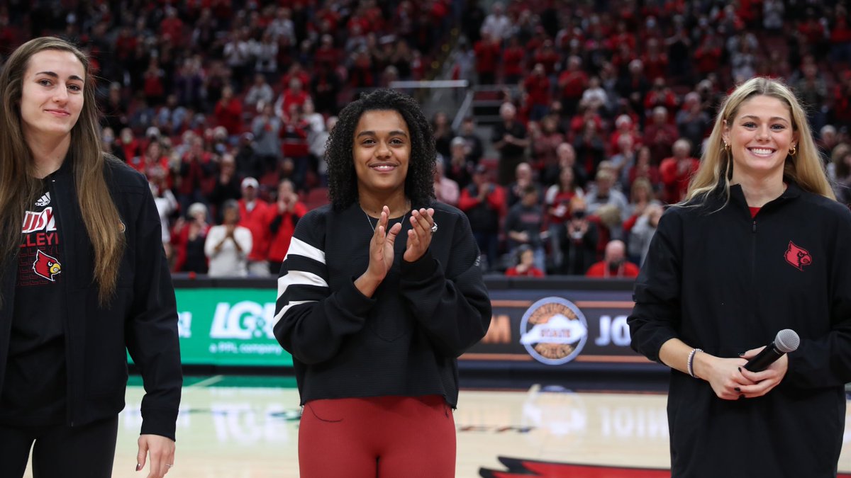 Cards supporting Cards 🤝

Thank you for having us today, @UofLWBB!

#GoCards