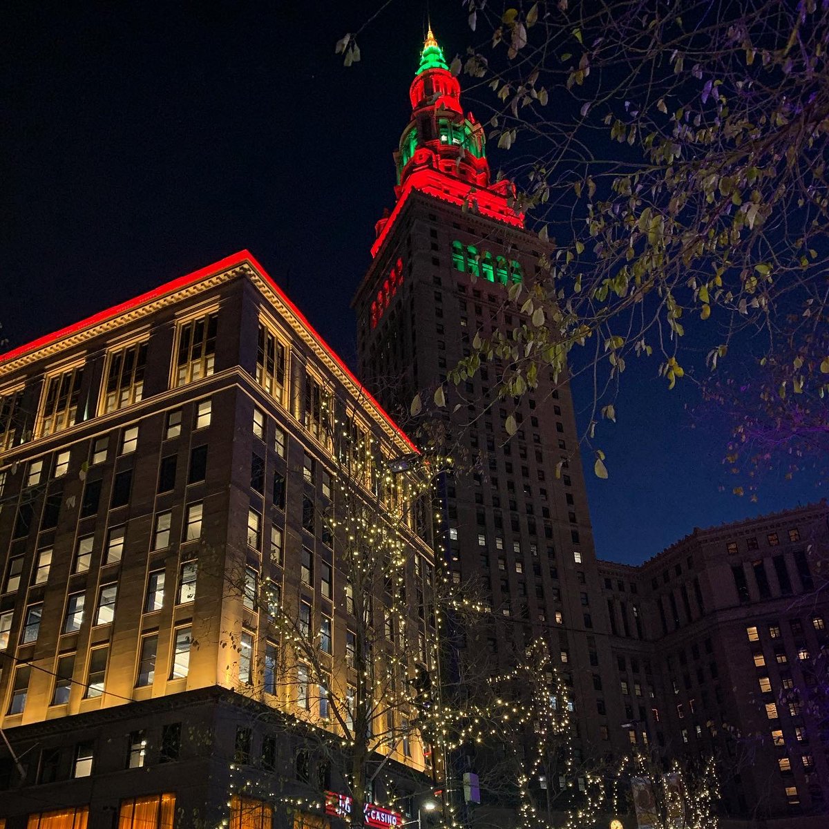 oliviafecteau's tweet photo. Look at our gorgeous city!! Had fun walking around downtown for #WinterfestCLE with @bmpeak (it’s easy for an amateur like me to take good pics when she’s scoping out all the best shots and angles!!) https://t.co/rLNoapAnEA