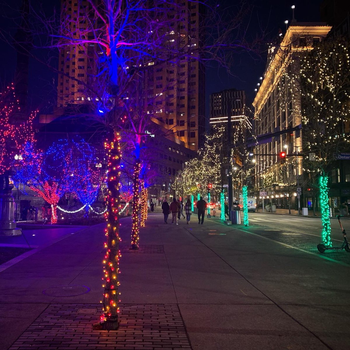 oliviafecteau's tweet photo. Look at our gorgeous city!! Had fun walking around downtown for #WinterfestCLE with @bmpeak (it’s easy for an amateur like me to take good pics when she’s scoping out all the best shots and angles!!) https://t.co/rLNoapAnEA