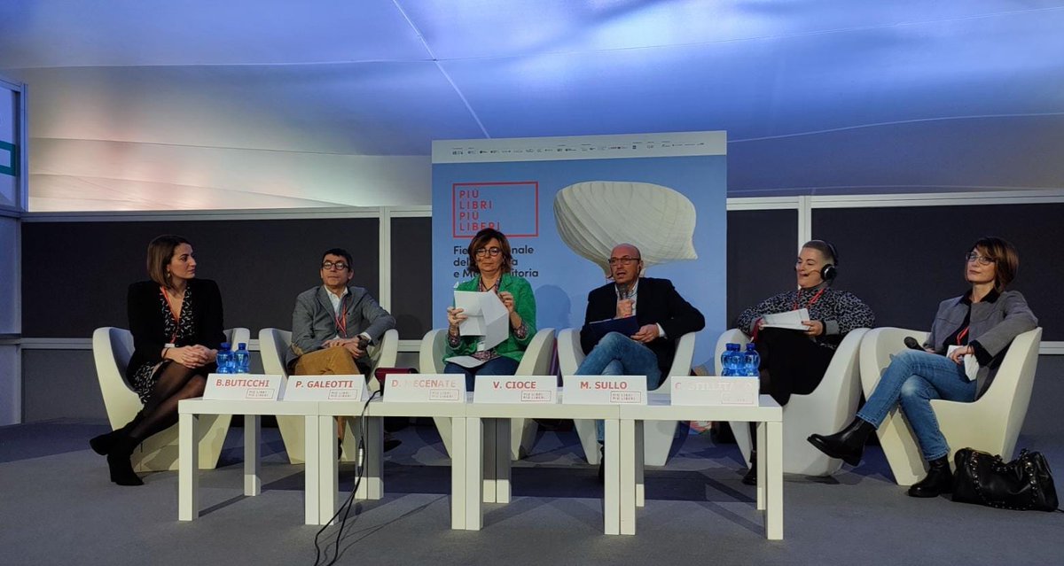 Stasera alle 23.05 da @piulibri21 

Su <a href="/Radio1Rai/">Rai Radio1</a> puntata speciale
ascolta da plot.rai.it

(Foto)
#BeatriceButicchi
#PietroGaleotti
<a href="/danielamecenate/">Daniela Mecenate</a>
<a href="/vitociox/">Vito Cioce</a>
<a href="/MarcellaSullo/">Marcella Sullo</a>
<a href="/Stillicris/">Cristina Stillitano</a>

<a href="/RaiLibri/">RAI LIBRI</a> 

<a href="/feltrinellied/">Feltrinelli Editore</a> <a href="/LIndiceOnline/">L'Indice dei Libri del Mese</a> 
<a href="/paoloigna1/">paolo ignazio marong</a> <a href="/CasaScrittori/">Casa degli Scrittori</a>