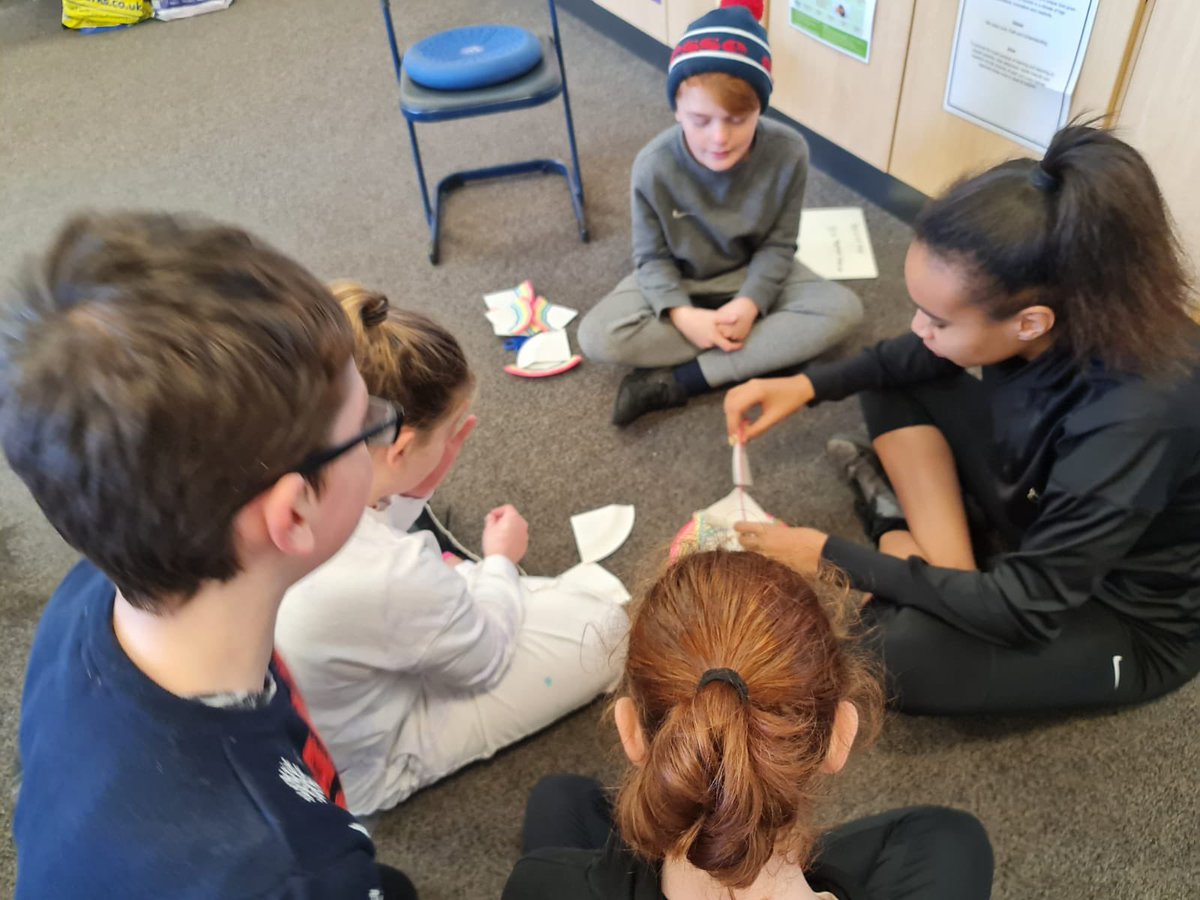 St_Thomas_ERC's tweet photo. P7 took part in a STEM workshop on Friday. It was lots of fun and gave us the opportunity to participate in some exciting group STEM activities 🔬➕👩‍🔬👨‍💻 @smartstems  #collabiskey #virtualsmartstems #myjob #myjourney #microsoftgive https://t.co/kgNGTLK1Vk