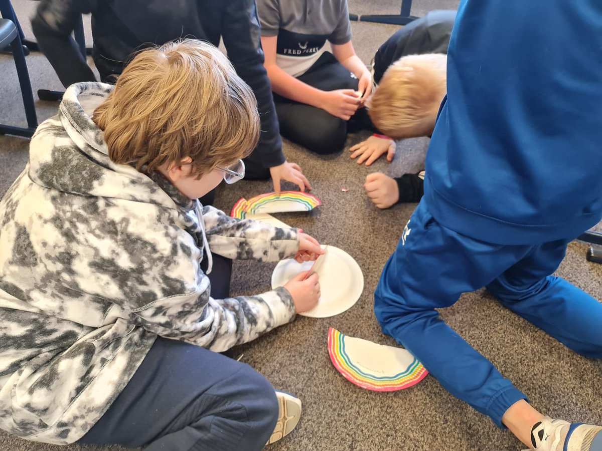 St_Thomas_ERC's tweet photo. P7 took part in a STEM workshop on Friday. It was lots of fun and gave us the opportunity to participate in some exciting group STEM activities 🔬➕👩‍🔬👨‍💻 @smartstems  #collabiskey #virtualsmartstems #myjob #myjourney #microsoftgive https://t.co/kgNGTLK1Vk