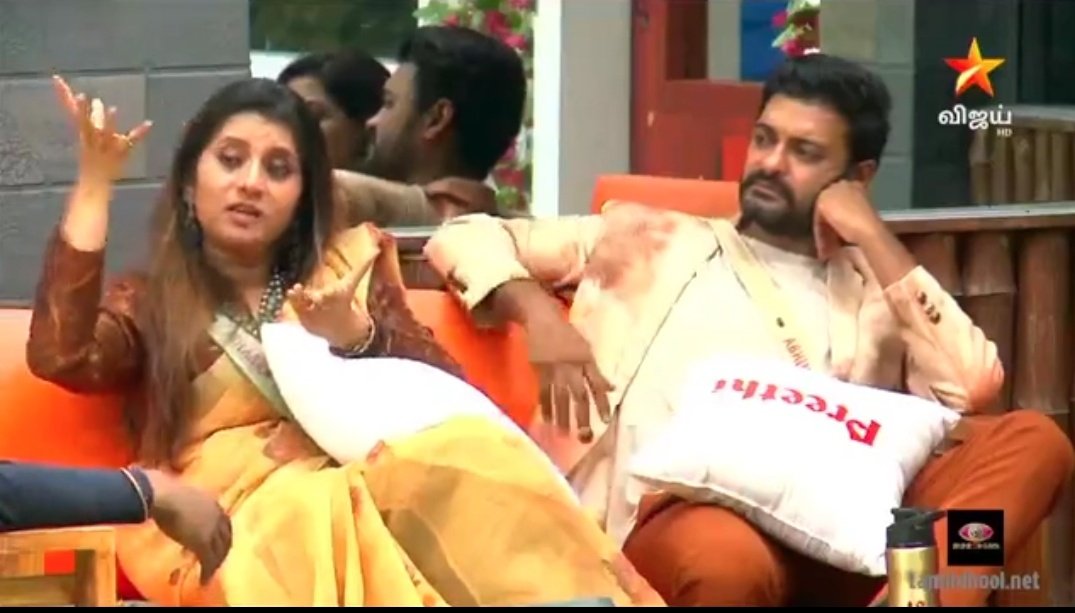 commonman_12's tweet photo. #Priyanka~ Personal character veetukula mattum eppadi irukku nu paakenum!! 

If people saw that..you would not been having this much support 👍..You are surviving beacuse of your popularity you earned before bb

#BiggBossTamil5  #BiggBossTamil https://t.co/n0IQhmB6ns
