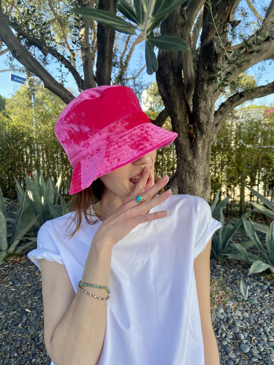 doitlegendary's tweet image. Sunday Funday in our Hot Pink Crushed Velvet bucket hat #whynot #sundayvibes 

Link down below: 
legendsofcreativity.com/product/hot-pi…

#LegendsOfCreativity #Unisex #luxury #EverydayWear #CrushedVelvet #BucketHat