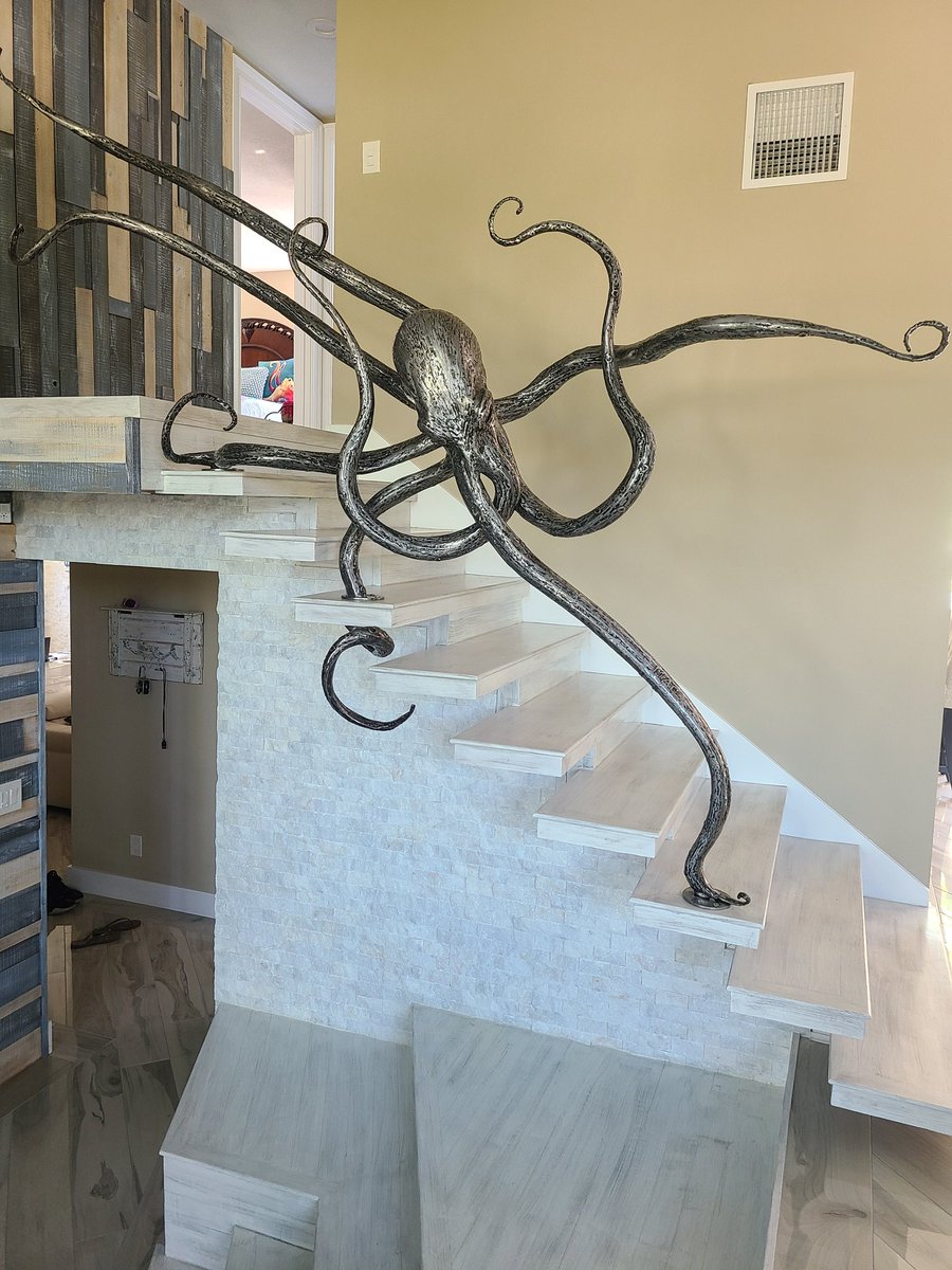 BymacMac's tweet photo. OCTOPUS sculpture i made for friends on Bellaire Beach Fl. Its 11 ft long and lots if fun! https://t.co/E8jPoMVtvQ