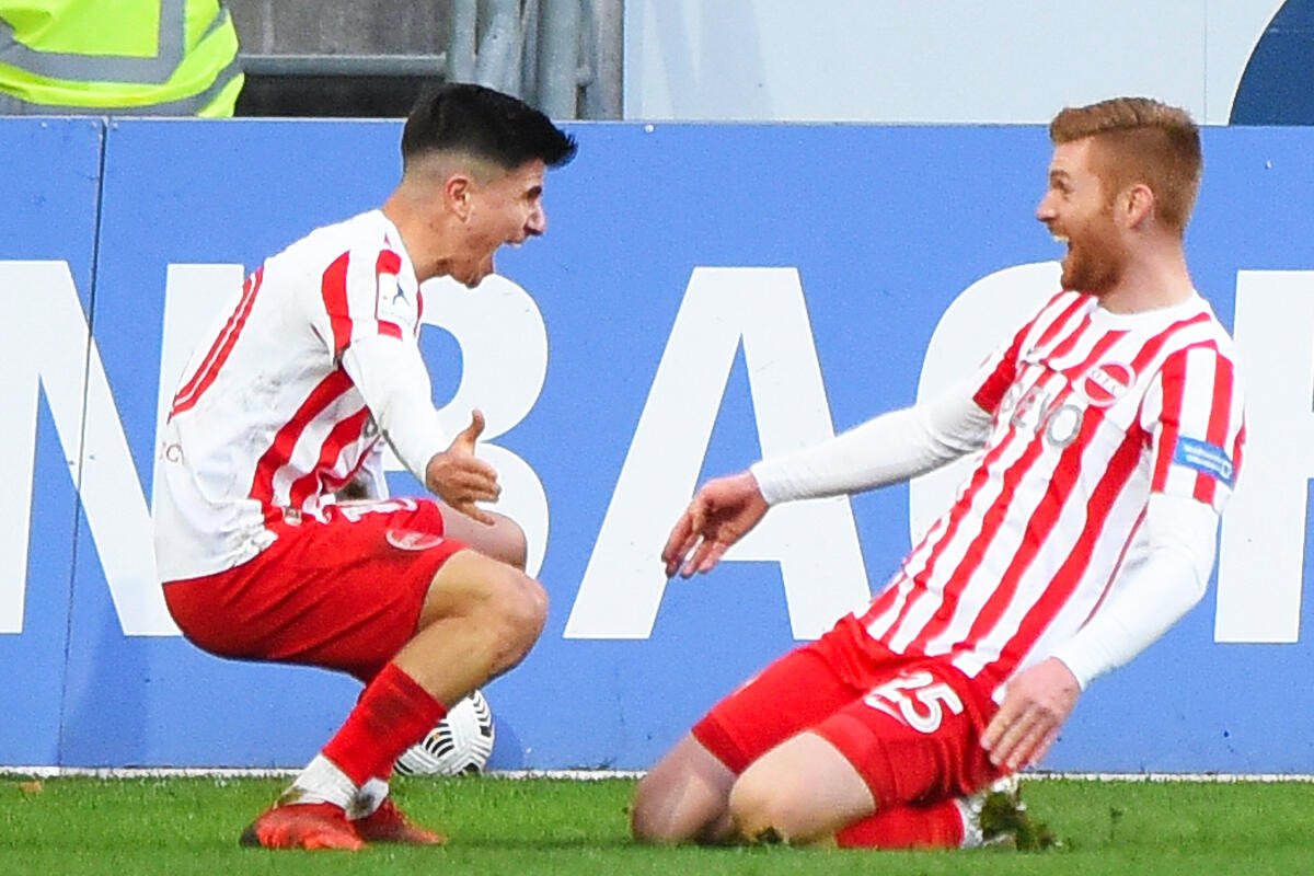 TAG24Sachsen's tweet photo. Tabellenführer! Ex-Dynamo Mathias #Fetsch kontert Traumtor im Spitzenspiel. #OFCSVE #sgd1953  https://t.co/u2oSYTGIbe https://t.co/it3Qk3i3cv