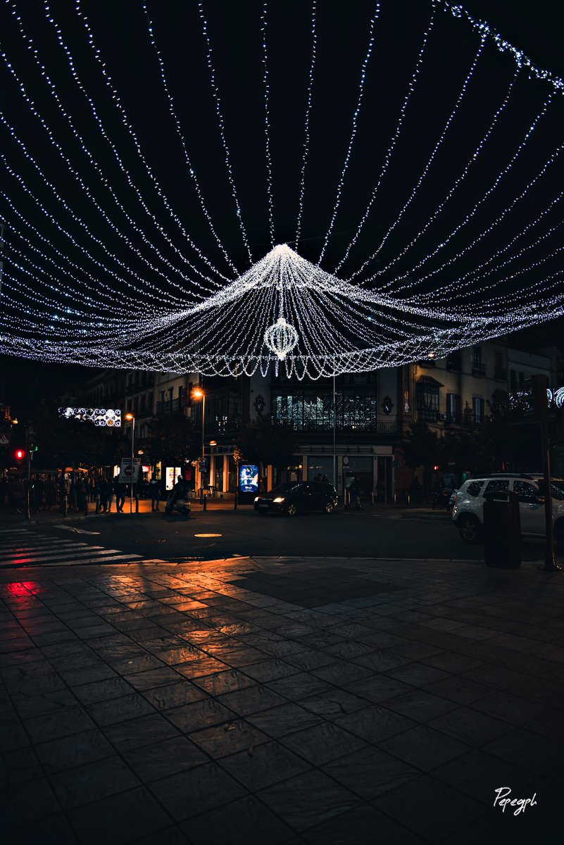pepegph's tweet photo. Dejo por aquí otras fotos del alumbrado de Sevilla 🌟 https://t.co/PEDdhLPSm4