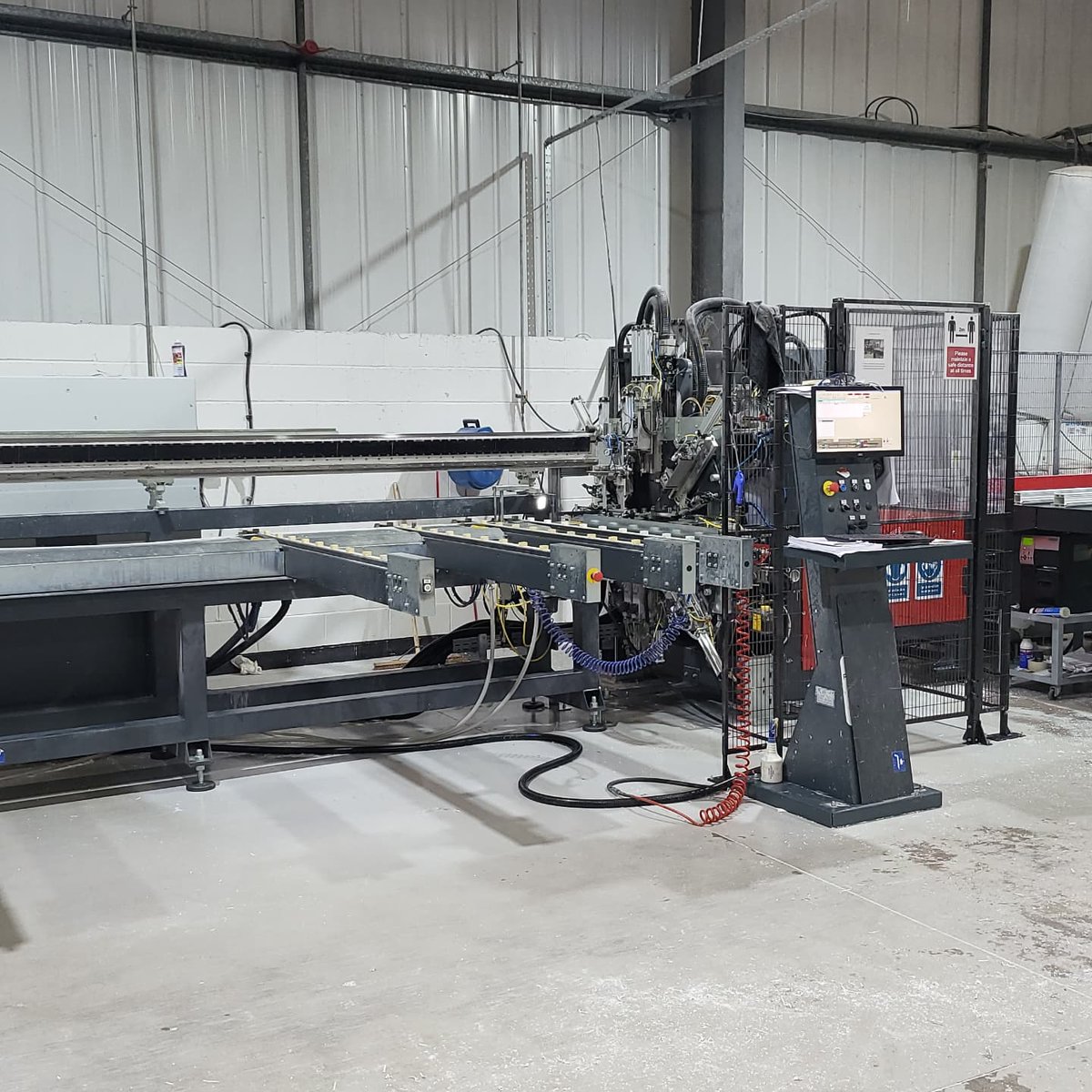 db_win's tweet photo. Nice little Sunday job today servicing a @GrafSynergy cutting and machining center. Customer wanted as little down time as possible so we agreed to do it on a weekend with zero down time. Want your machinery serviced with as little down time as possible? Drop me a line anytime ☎️ https://t.co/0ozMrQ6Q9J