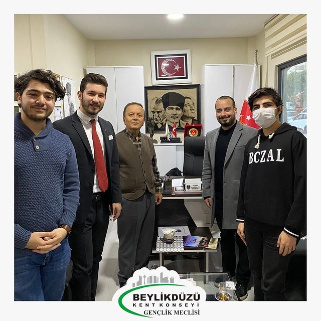 Türkiye Emekli Astsubaylar Derneği (TEMAD) Beylikdüzü Şube Başkanı Sn. Ruşen Bengüşat’ı makamında ziyaret ettik. İçten ve sıcak bir sohbet ortamında, #gençlik için projelerimizi ve çalışmalarımızı paylaştık. Nazik misafirperverliği için kendilerine teşekkür ederiz.

#temad