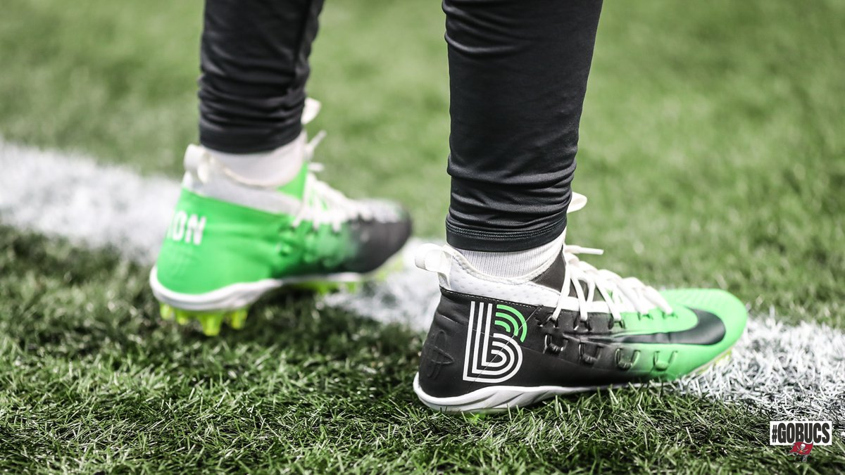 Buccaneers's tweet photo. 🙏👟 https://t.co/ud67wsQMQk