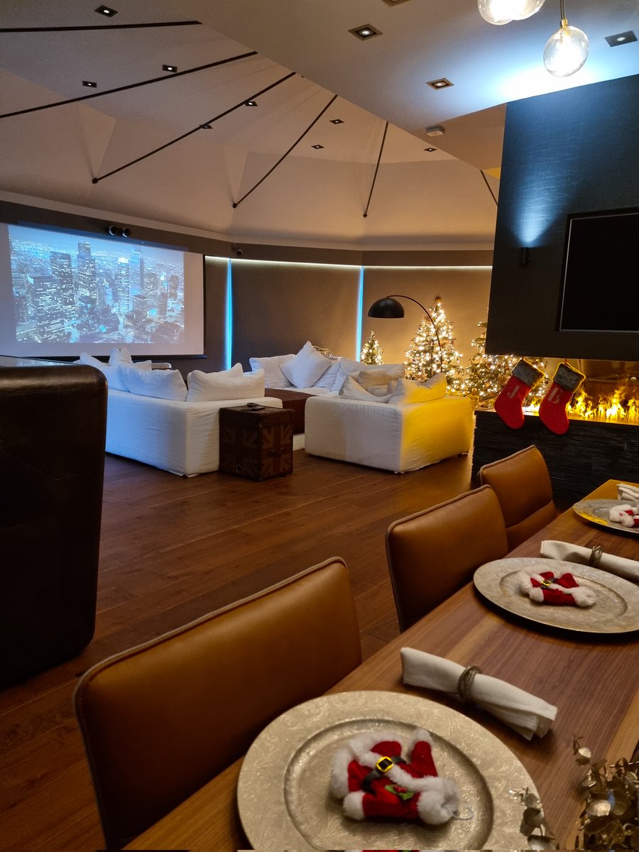 CaveCanterbury's tweet image. THE ULTIMATE CAVE GIVEAWAY!
A one night stay in the most luxurious penthouse in Kent and dinner for 2 at the exquisite Firepit where you will indulge in a tasting menu for 2.
All you need to do is;
📍Follow our page 
📍Retweet this post
📍Tag who you would want to share this with