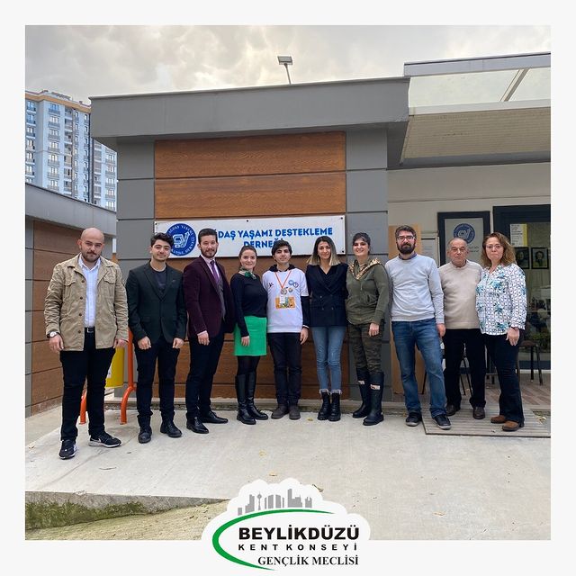 Çağdaş Yaşamı Destekleme Derneği Beylikdüzü Şube Başkanı Sn Seda Bircan ve ÇYDD Beylikdüzü Şubesi Y.K. Üyelerinle bir aradaydık. Gençlik Meclisi’nin faaliyetleri ile ilgili bilgilendirme yaptık. Gelecekte yapılacak olan projeler hakkında fikir alışverişinde bulunduk. 

#çydd