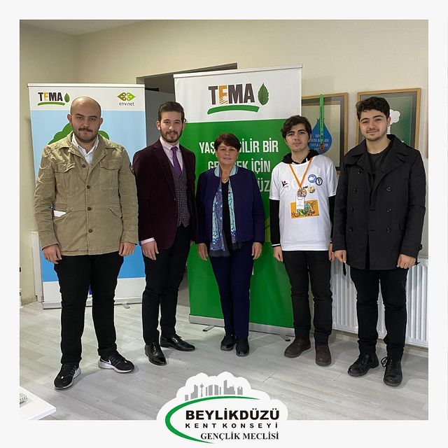 Türkiye Erozyonla Mücadele, Ağaçlandırma ve Doğal Varlıkları Koruma Vakfı (TEMA) Beylikdüzü Şube Başkanı Sn. Ümran Can Karter’i ziyaret ettik.

Doğanın korunması hepimizin görevi; Gençler olarak üstümüze düşen görevi yapmaya hazırız. Yaşanabilir ve Yeşil bir Dünya hepimizin hakkı