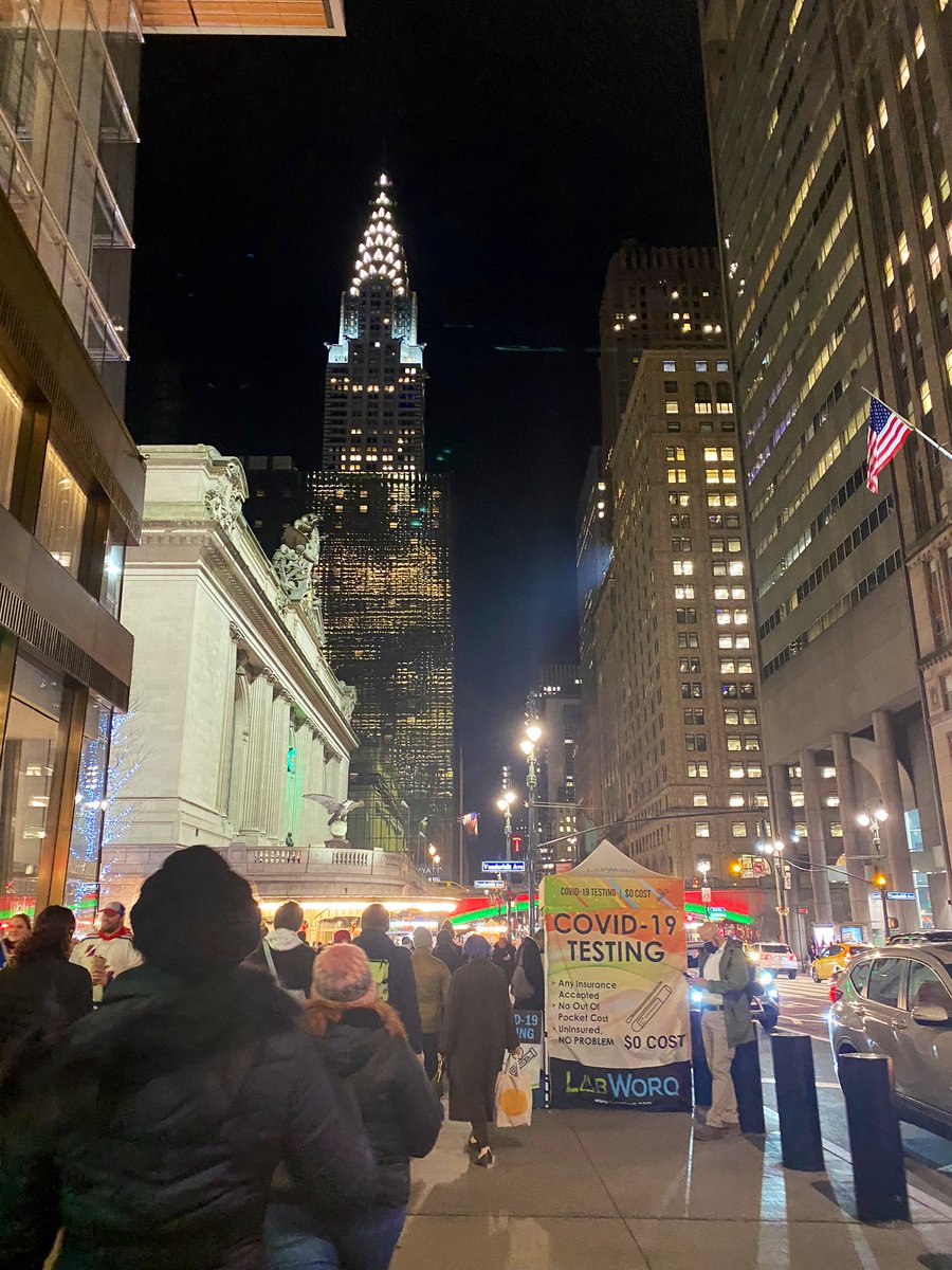 DaphneBarbeito's tweet photo. Si tienes planeado viajar en estas fechas a @newyorkcity asegúrate que lleves tarjeta de vacunación o usa el #vacuID, lo están pidiendo en todas partes. Si deseas hacerte la prueba de PCR, son gratis en cualquiera de estos lugares que veas y el resultado es en 24 hrs. https://t.co/xwwUjNNv77