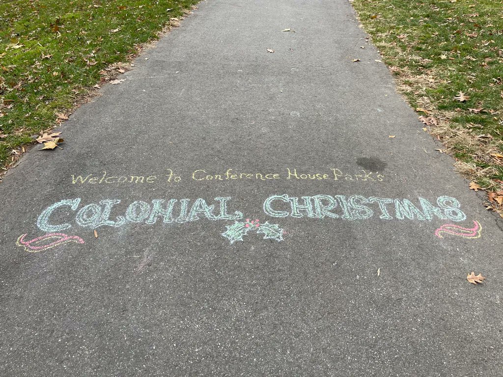 ConferenceHouse's tweet image. Colonial Christmas runs ‘til 4 and then Grand Illumination starts at 4:30!