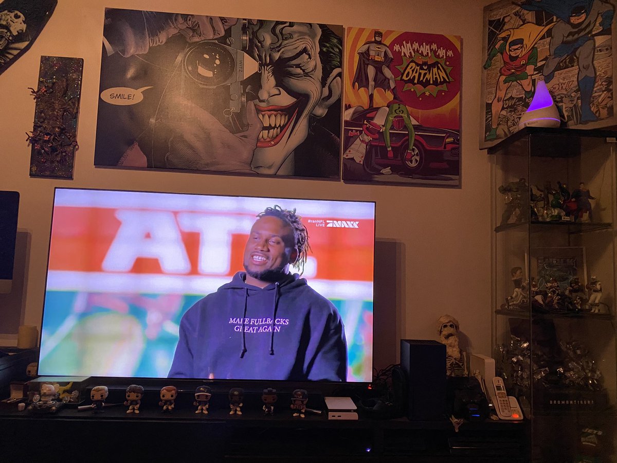 20_melina's tweet photo. FOOOOOOTTTTTBAAAALLLLL!!wub wub @Icke41 #ranNFL
Grüße an @CSpengemann , mal etwas Ablenkung von Pokémon ☺️
#WeHaveMore😏 https://t.co/fPEteFz64R