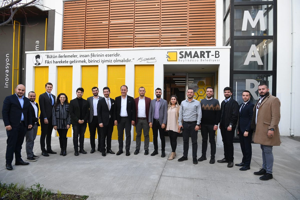 Gençlik Meclisi Toplantımızı Belediye Başkanımız Sn. <a href="/mmuratcalik/">Mehmet Murat Çalık</a> ile gerçekleştirdik. Yapılan toplantıda faaliyetlerimiz ve projelerimiz hakkında Başkanımızı bilgilendirdik. Katılımları ve biz gençlere vermiş olduğu desteklerinden dolayı kendilerine çok teşekkür ederiz.