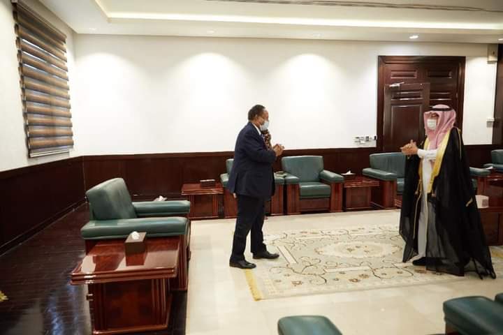 AJaafar900's tweet photo. تشرفت اليوم الاحد خلال لقائي برئيس مجلس الوزراء د. عبد الله حمدوك نقل تحيات قيادة المملكة حفظها الله والتأكيد على موقف المملكة الثابت والداعم للشعب السوداني كما تناول اللقاء تعزيز سُبُل التعاون بين البلدين في المجالات المختلفة بما يخدم مصالح الشعبين الشقيقين. https://t.co/k5PjDG6ODp