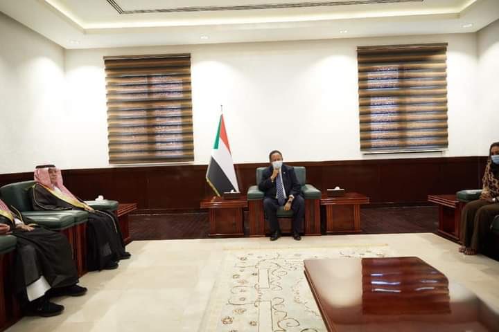 AJaafar900's tweet photo. تشرفت اليوم الاحد خلال لقائي برئيس مجلس الوزراء د. عبد الله حمدوك نقل تحيات قيادة المملكة حفظها الله والتأكيد على موقف المملكة الثابت والداعم للشعب السوداني كما تناول اللقاء تعزيز سُبُل التعاون بين البلدين في المجالات المختلفة بما يخدم مصالح الشعبين الشقيقين. https://t.co/k5PjDG6ODp