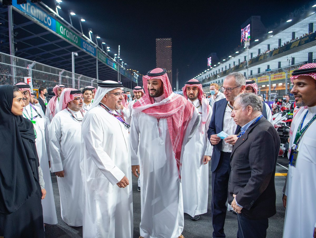 سمو #ولي_العهد يشهد منافسات سباق #جائزة_السعودية_الكبرى_stc_للفورمولا1 على #حلبة_كورنيش_جدة.
#واس