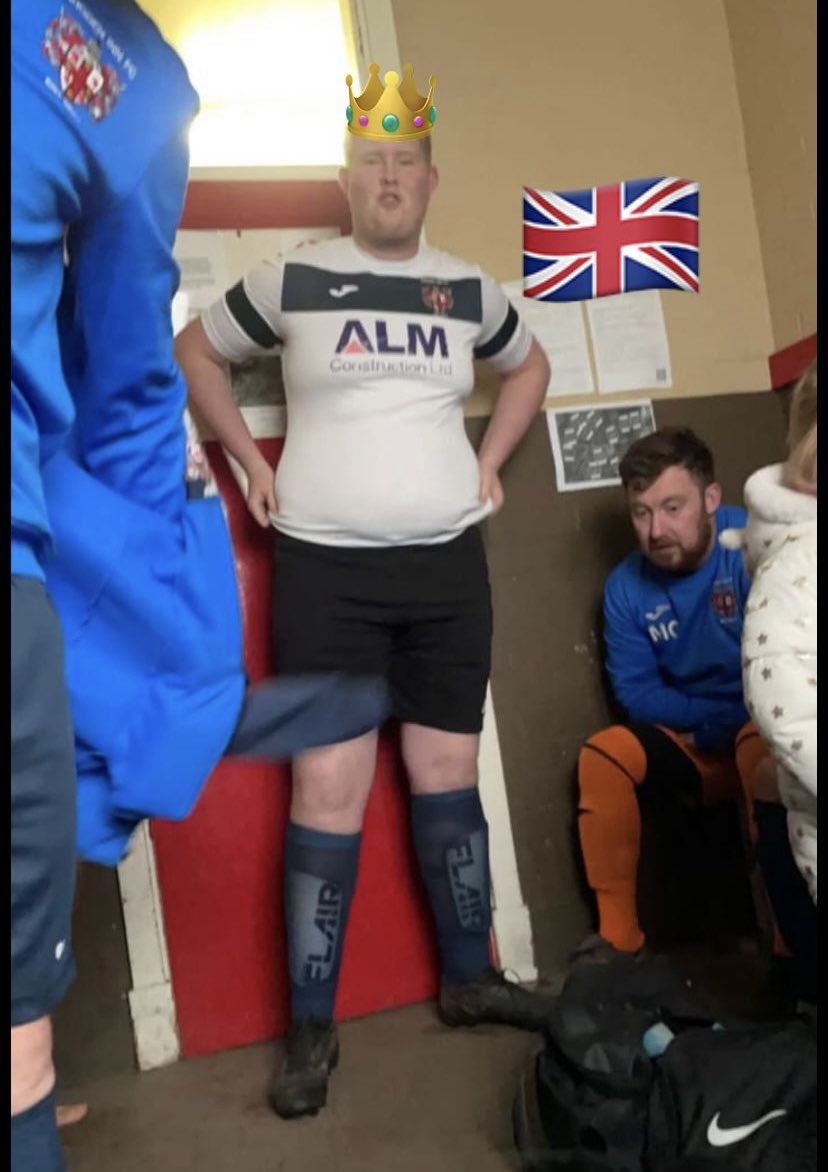 Hats off to this man today <a href="/tedtomlinson123/">ted</a> putting a shift in up top and scoring the 3rd goal too put us up 3-2 against Ivy with a rifle of a left foot ! Over all score 4-2 win #happydays #UTR #KingTeddyisMagichewearathemagichat