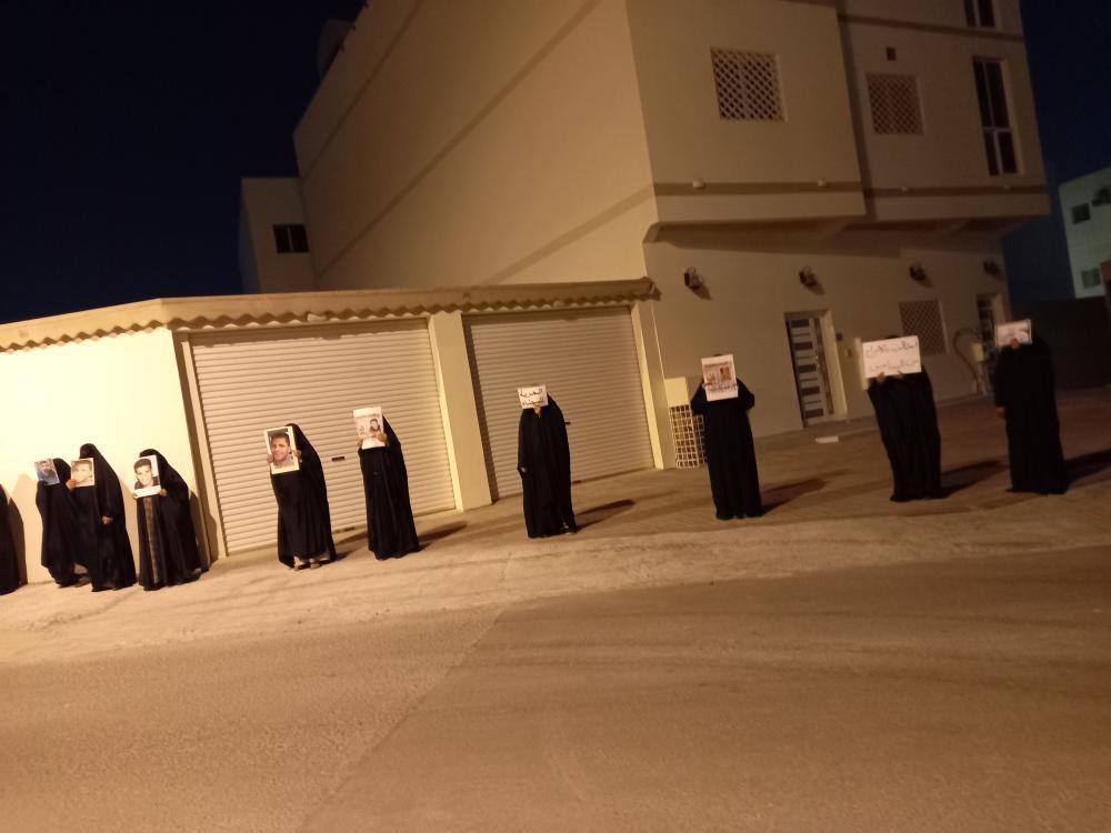COALITION14's tweet photo. وقفة نسويّة في بلدة #دمستان تضامنًا مع المعتقلين السياسيّين وتمسكًا بحقهم الفوريّ في نيل الحريّة دون قيدٍ أو شرط.
#أطلقوا_سجناء_البحرين
#أنقذوا_سجناء_البحرين https://t.co/UVjMRmrgrj