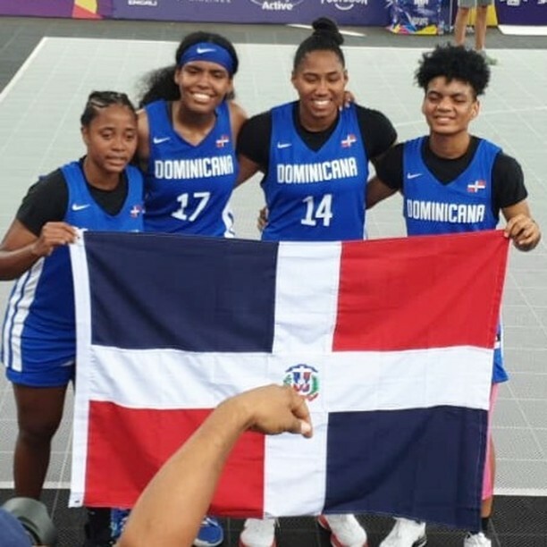 FedombalRD's tweet photo. Nuestra selección de baloncesto 3x3 femenino de República Dominicana ganó la medalla de Plata 🥈tras un reñido partido contra el equipo de Colombia en los Juegos Panamericanos Jr Cali 2021
#3x3dom #3x3dominicana #3x3 #fiba3x3 #republicadominicana🇩🇴 #… https://t.co/tfBHYlkJsB https://t.co/cP8X6ASY3q