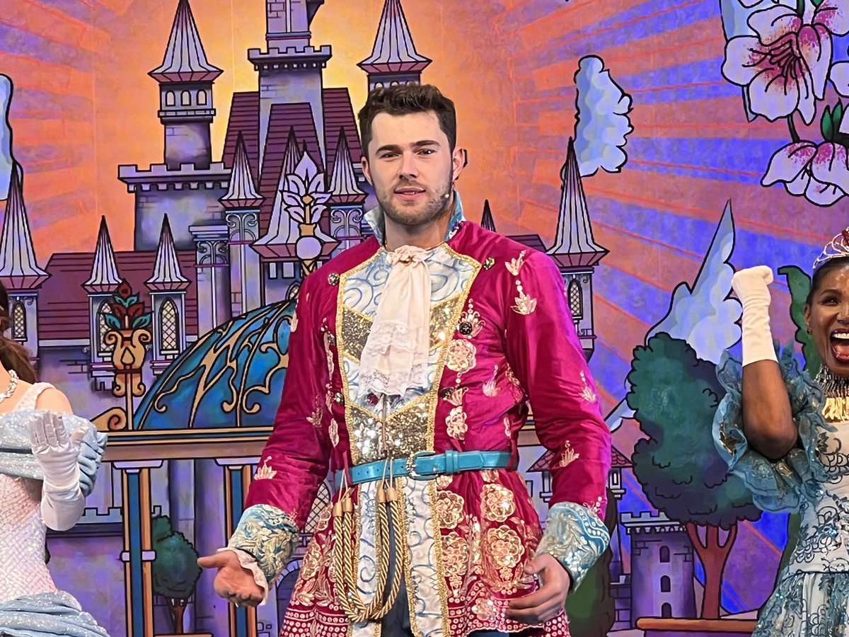 Luke4152's tweet photo. It was so great to see a panto again after so long! Definitely a great show at @WolvesGrand this year! 🕰 #wolvespanto https://t.co/cGsoaScCID